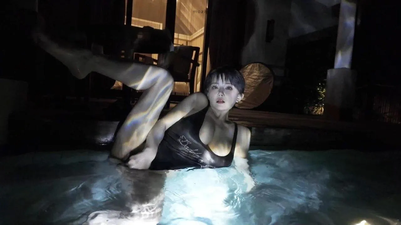 古阿扎 – 泳池黑色比基尼【7P】